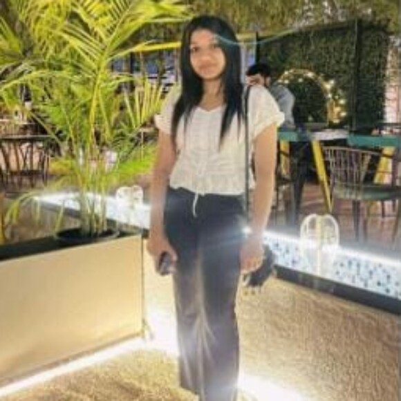 Profile picture of AESHA DAVE